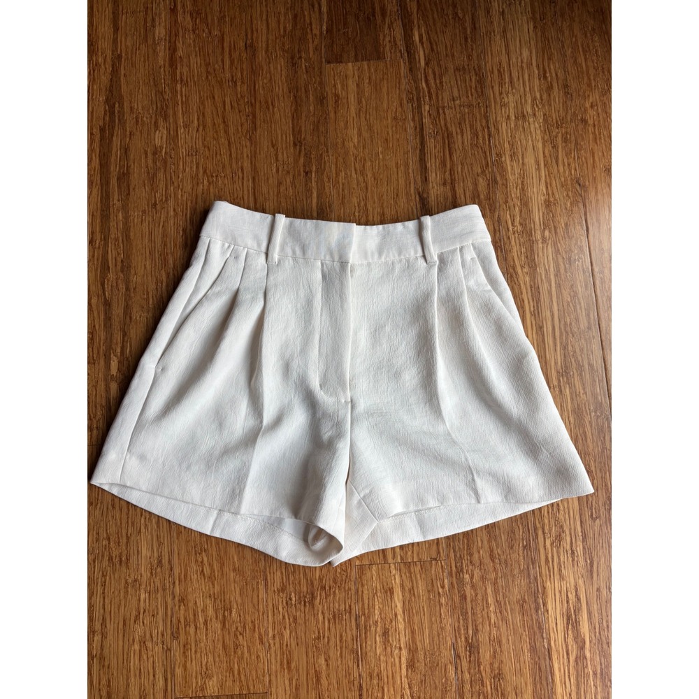 Aritzia The Effortless Short White Pleated High Waist Crepe SZ 2 Light Birch